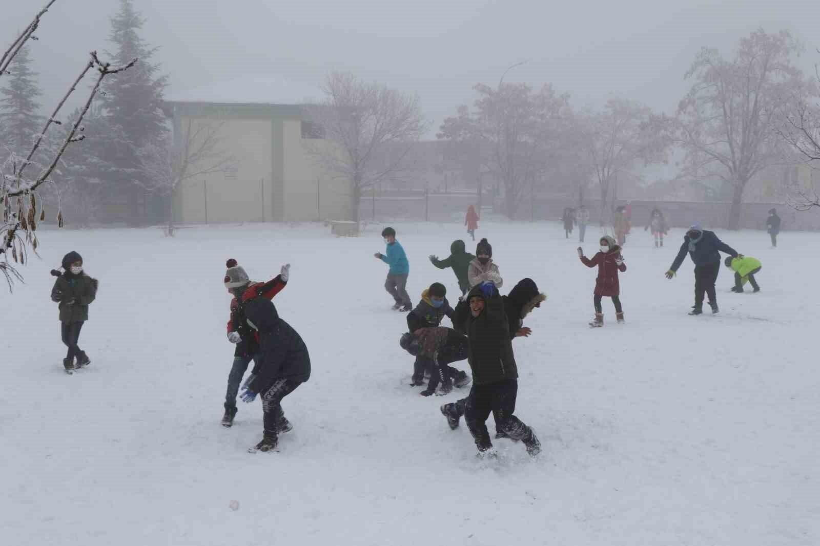 Erzincan’da Hava Durumu Nedeniyle Refahiye’de Eğitim Ara Verildi