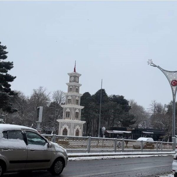 Erzincan'da kartopu oynayan çocuklar-2