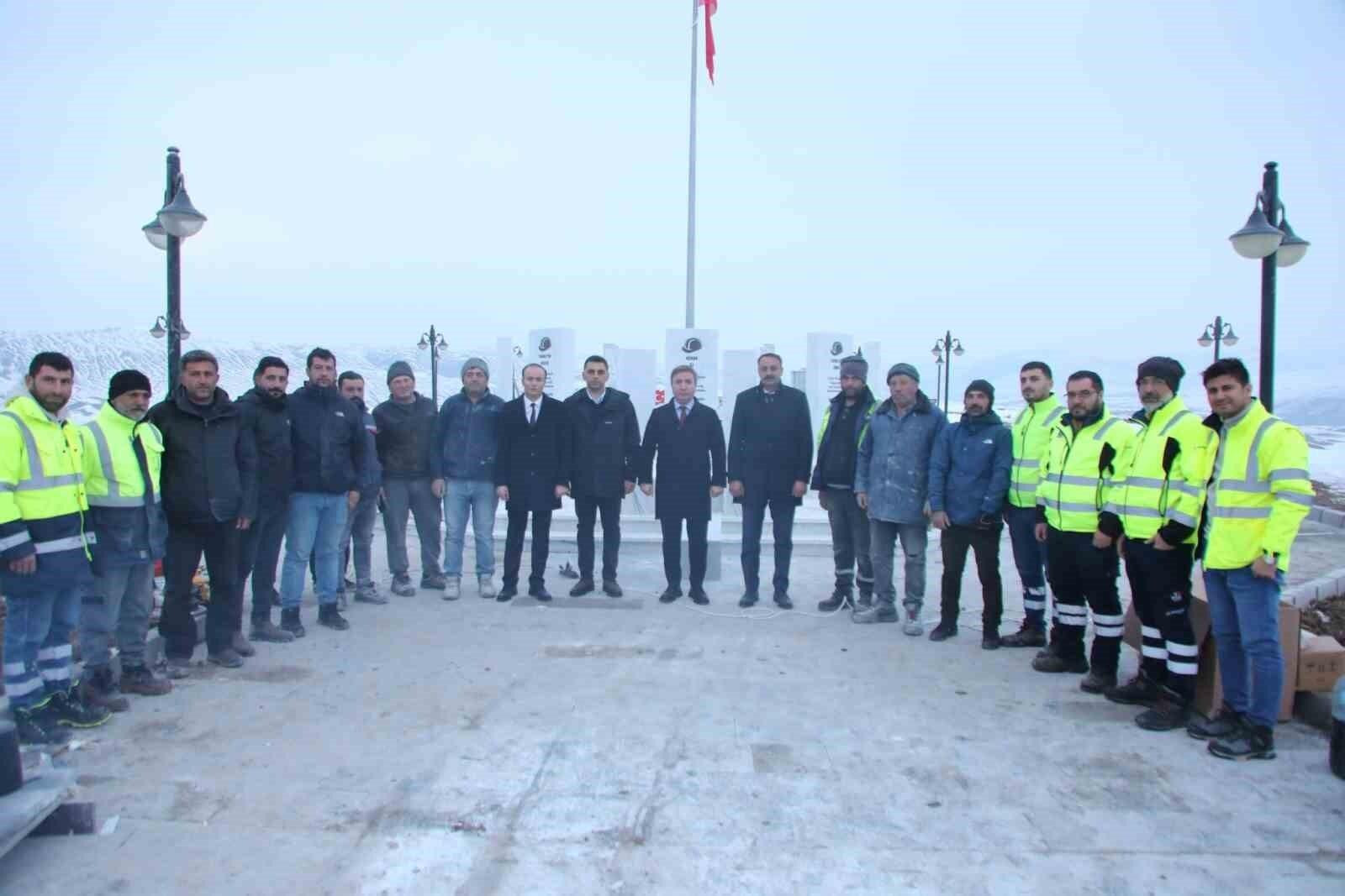 Erzincan Valisi Hamza Aydoğdu, İliç’teki Maden Kazasında Hayatını Kaybeden İşçiler İçin Anıtı Ziyaret Etti