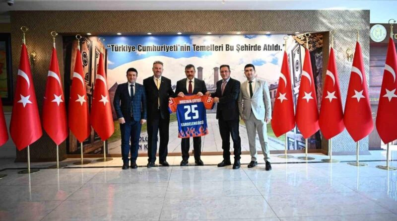 Erzurum Kardelengücü Spor Kulübü Yöneticileri Vali Mustafa Çiftçi'yi Ziyaret Etti 1