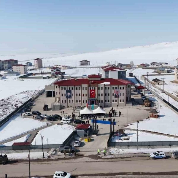 Erzurum Valisi Mustafa Çiftçi, yeni Jandarma Komutanlığı binasının açılış töreninde.-1