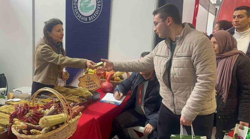 Eskişehir Büyükşehir Belediyesi, Bornova'da Tohum Takas Şenliğinde Yerel Tohumları Paylaştı 1