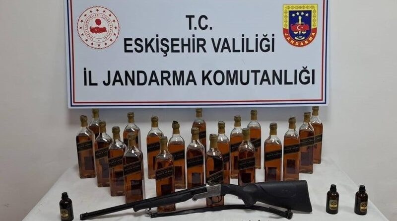 Eskişehir'de Kaçak İçki Satıcısı Jandarma Tarafından Yakalandı 5