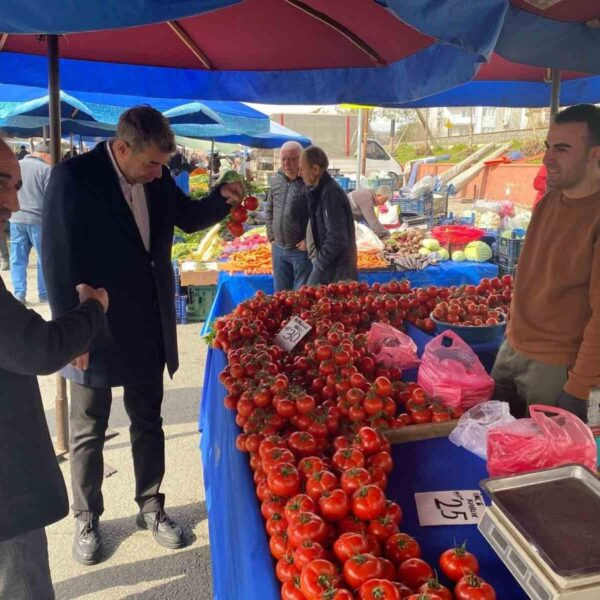 Esnaflar ile bir araya gelen AYESOB Başkanı-1