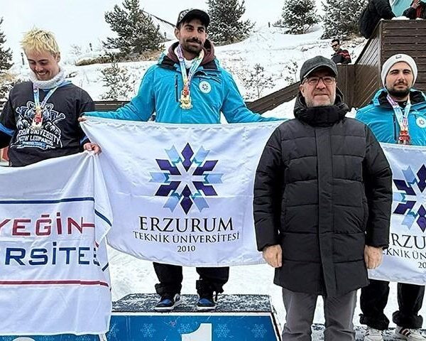 ETÜ Snowboard takımı kürsünün ilk basamağında.-2