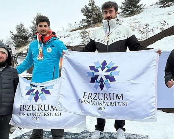 ETÜ Snowboard takımı kürsünün ilk basamağında.-5