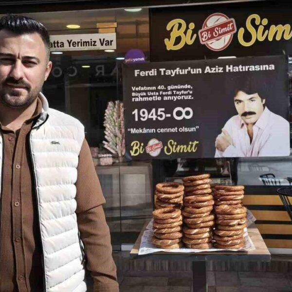 Ferdi Tayfur hayranının simit hayrı yaptığı pastane-4