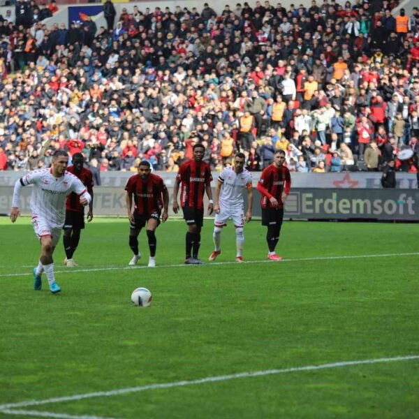 Gaziantep FK'nın golünü atan Kozlowski-5