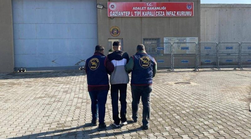 Gaziantep'te Uyuşturucu Ticareti Suçundan 10 Yıl Hapis Cezası Alan Ö.K. Jandarma Tarafından Yakalandı 1