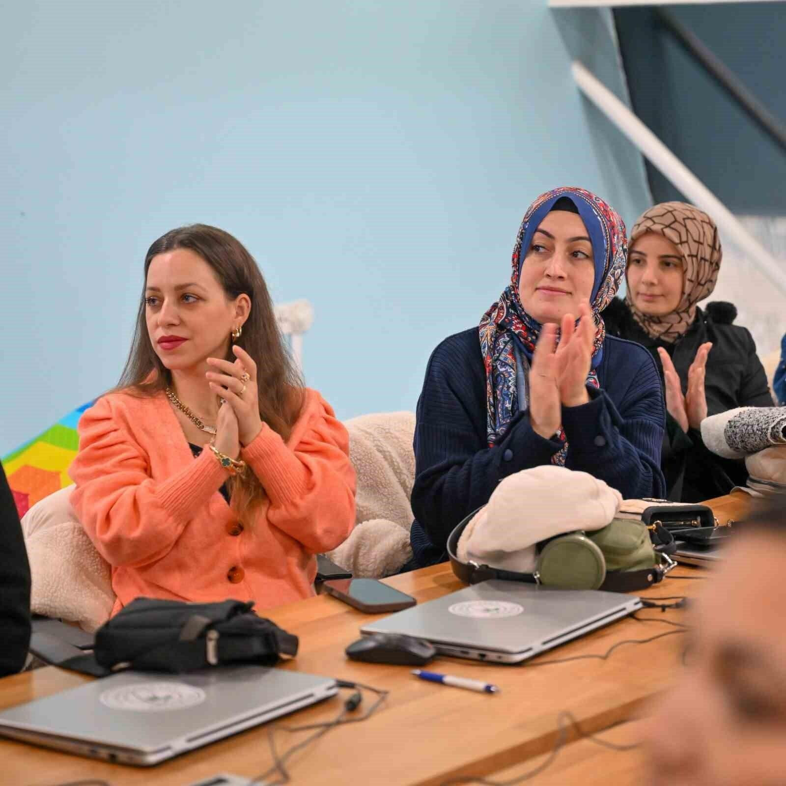 Gaziosmanpaşa Belediyesi’nce Annelere Teknoloji Eğitimi Başarıyla Tamamlandı