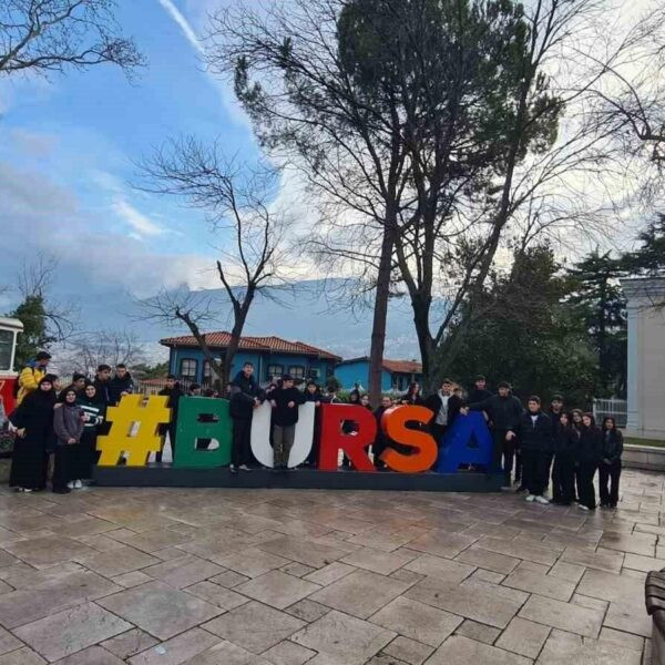 Gençler bir tarih gezisinde-1