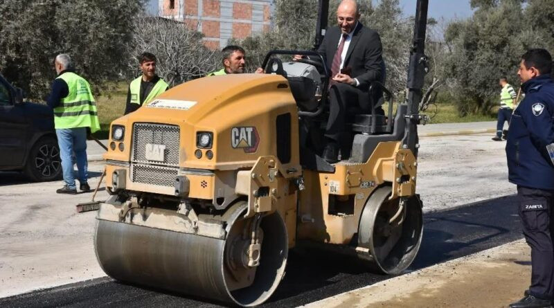 Germencik Belediye Başkanı Burak Zencirci Silindir Makinesini Kullanarak İşçilerin Talebini Kırmadı 1