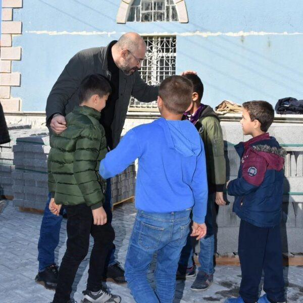 Germencik Belediye Başkanı Burak Zencirci, yol yapım çalışmalarını inceliyor-3