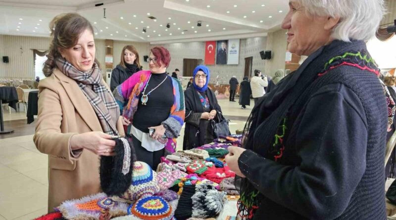 Gölcük'te Örgü Festivali Renkli Anlara Sahne Oldu 1