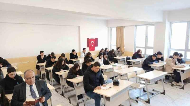 Gölpazarı Kaymakamı Feyza Nur Kılıç, Şehit Kemal Ay Lisesi'nde Öğrencilerle Kitap Okuma Etkinliği Örgütledi 1