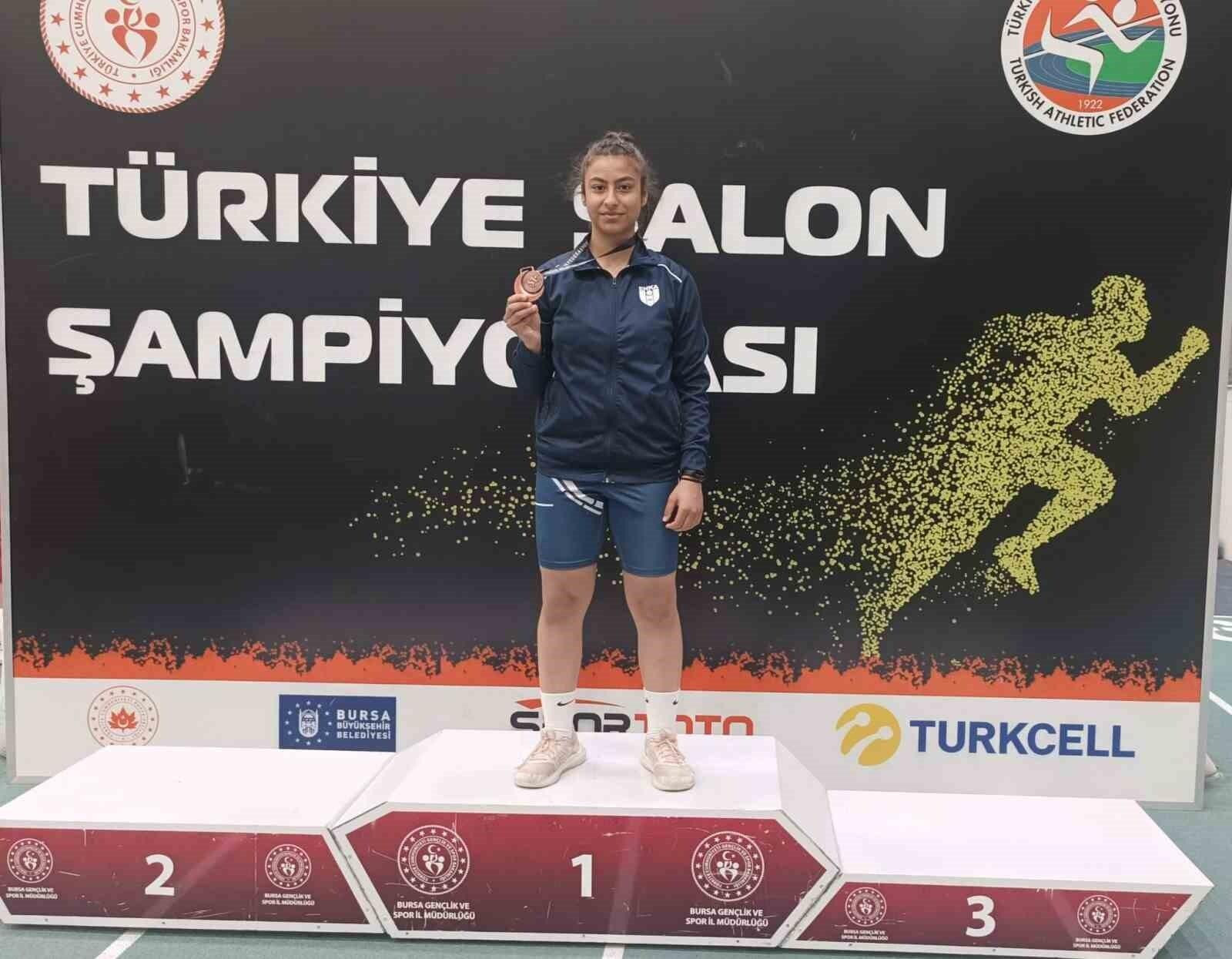 Gülnaz Çetin, U 16 Salon Atletizm Türkiye Şampiyonası’nda Türkiye Üçüncüsü Oldu