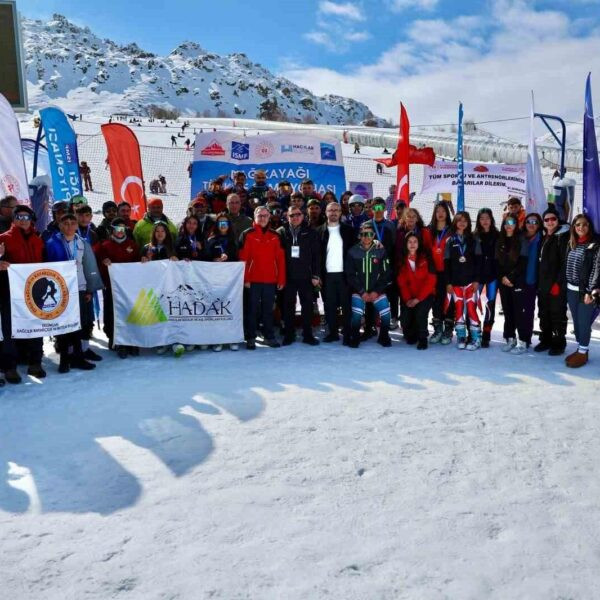 Hacılar HADAK Kulübü sporcuları Dağ Kayağı Türkiye Şampiyonası'nda madalya kazandılar.-1