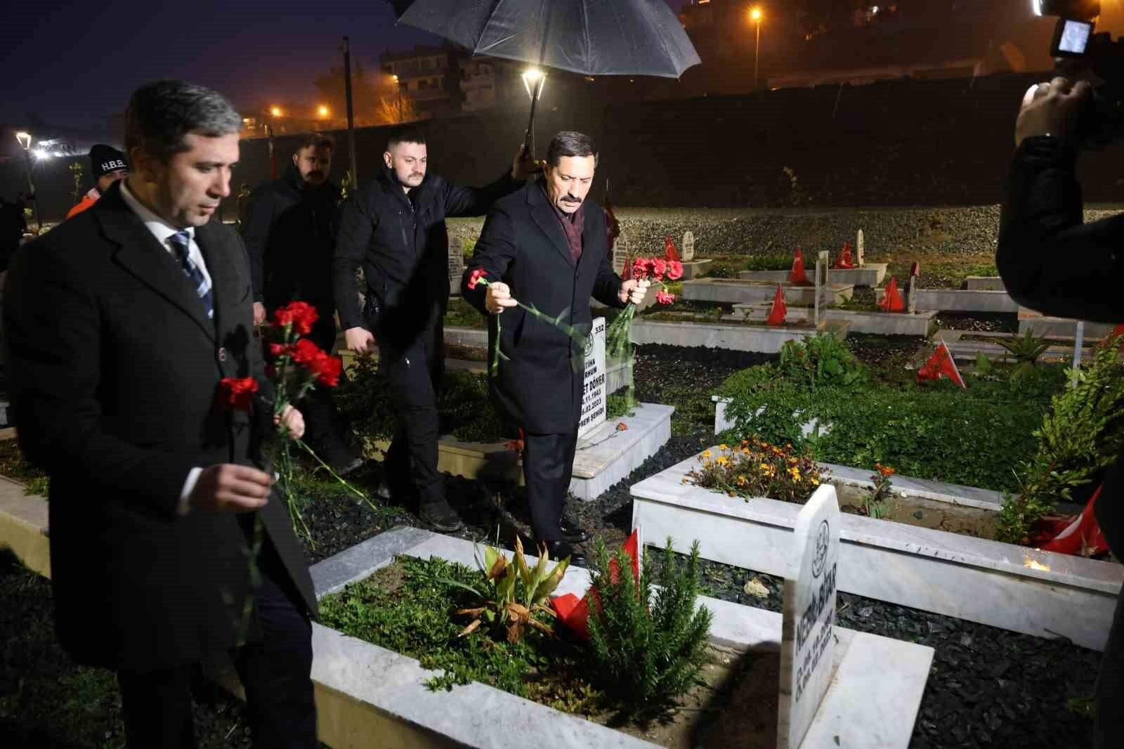 Hatay Valisi Masatlı, Deprem Şehitlerini Anma Yolunda