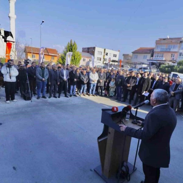 Honaz Belediye Başkanı Yüksel Kepenek fidan dağıtımı töreninde-3