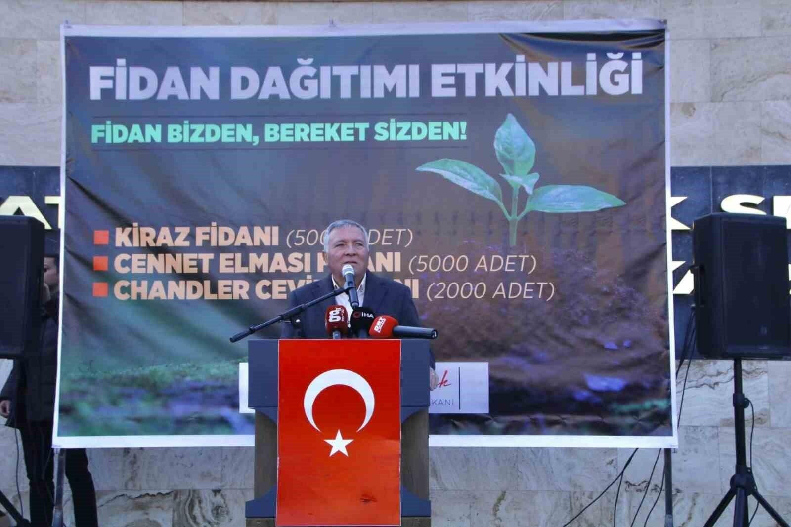 Honaz Belediyesi Üreticiye 15 Bin Fidan Desteği Sağladı