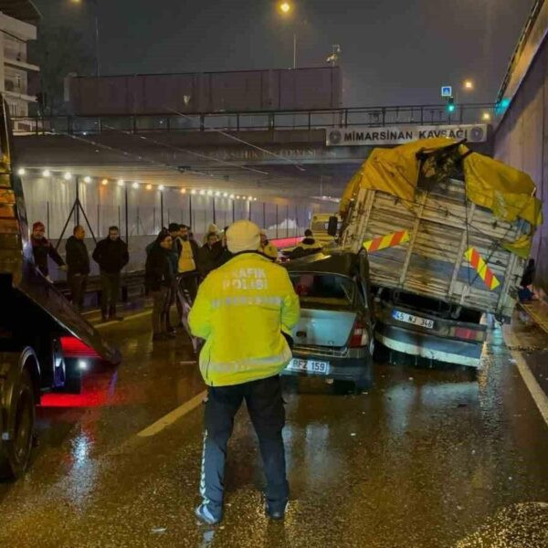 İhbar üzerine olay yerine gelen sağlık ve itfaiye ekipleri-3