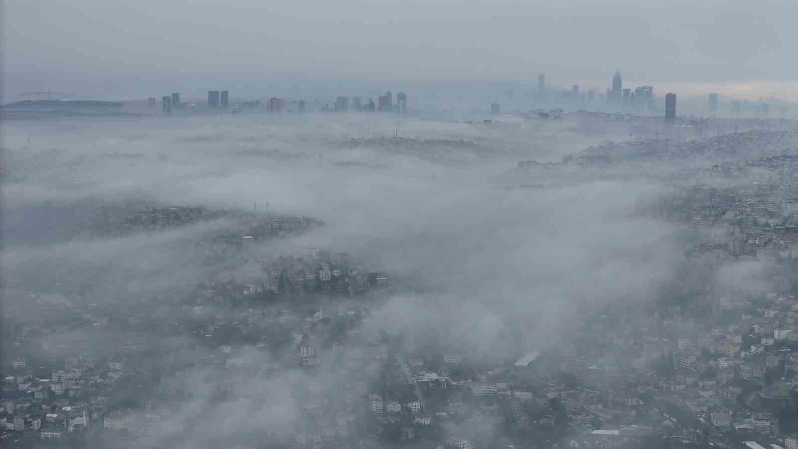 İstanbul Boğazı’nda Sis, 15 Temmuz Şehitler Köprüsü’nü Kapladı