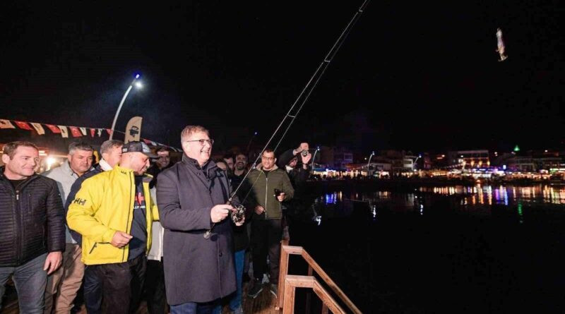 İzmir Büyükşehir Belediye Başkanı Cemil Tugay'ın Katılımıyla Karaburun'da Levrek Avı Yarışması 1