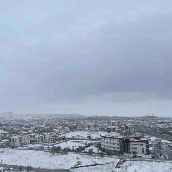 Kar yağışı ile be beyaz örtüye bürünmüş Karapınar ilçesi.-1