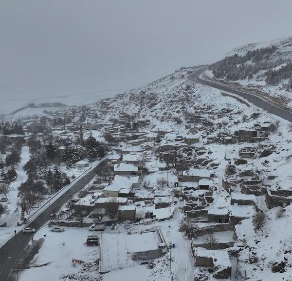 Kar yağışından etkilenen Kayseri sokaklarında kar temizleme çalışmaları-2