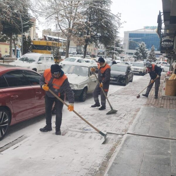 Kar yağışının ardından Beyşehir'de beyaz bir manzara.-1