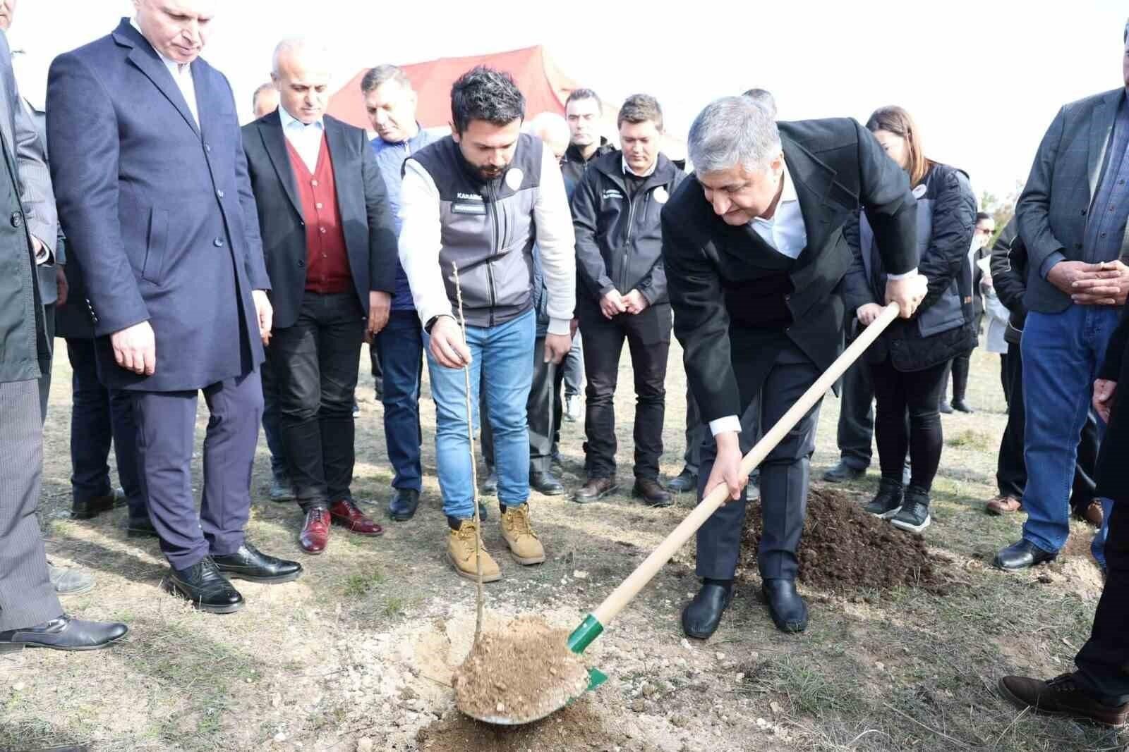 Karabük’te 3 Bin 500 Sumak Fidanı Toprakla Buluştu