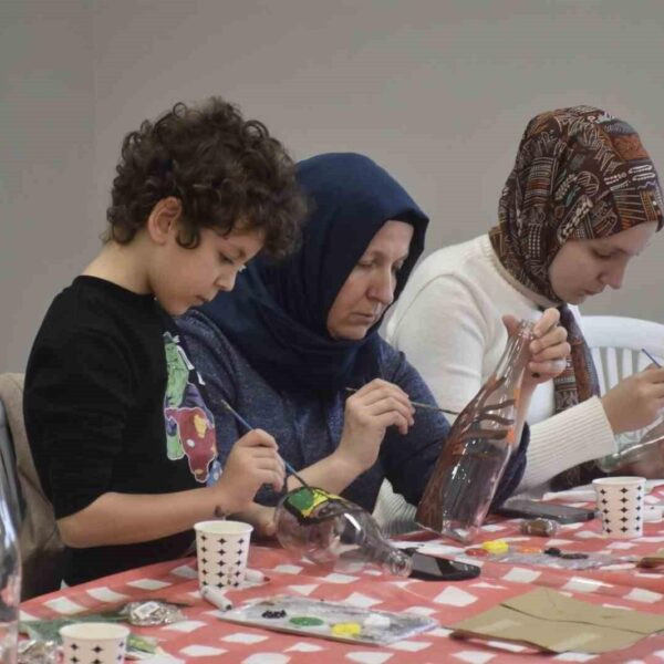 Karacabey Belediyesi tarafından düzenlenen Dünya Kanser Günü seminerinde katılımcılar.-1