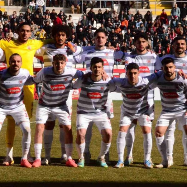 Karaman FK ve 68 Aksarayspor oyuncuları arasında oynanan maç-1