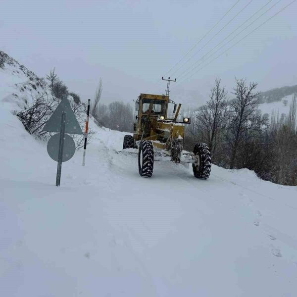 Karsız mahalle yollarında yol açma çalışmaları-1