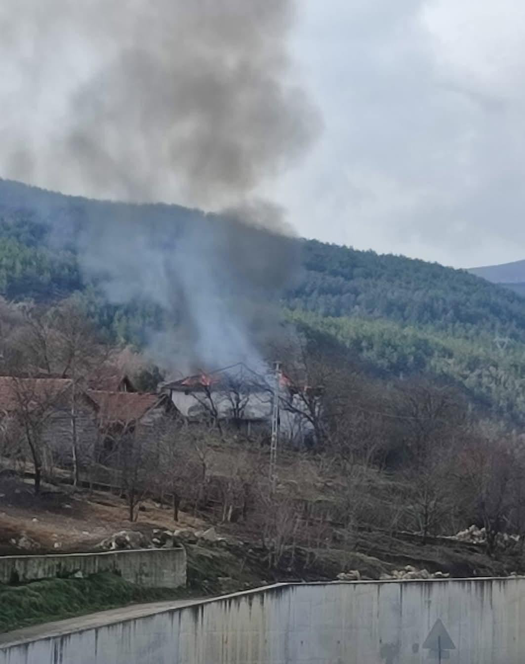 Kastamonu Araç’ta Abdi Civek’in Evi Yangında Kullanılamaz Hale Geldi