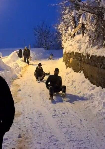 Kastamonu'da kar yağışı sonrası kızak eğlencesi-4