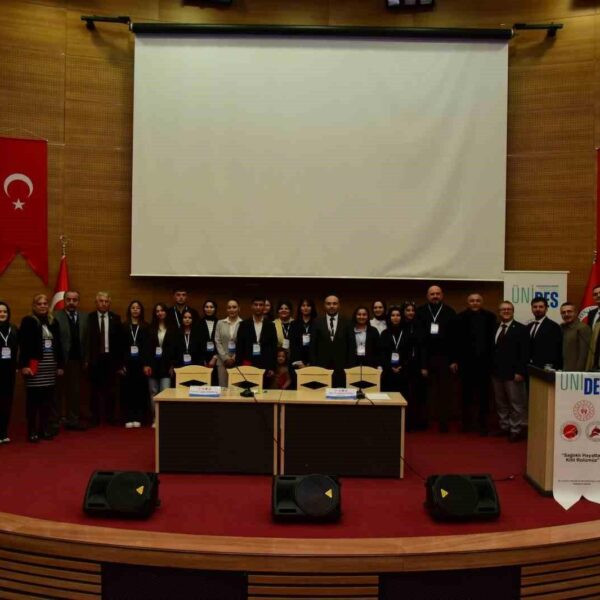 Kastamonu Üniversitesi konferans sahnesi-1