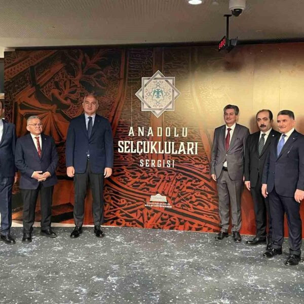 Kayseri Büyükşehir Belediyesi'nin Anadolu Selçukluları Sergisi'ne katkı sağladığı eserler-3