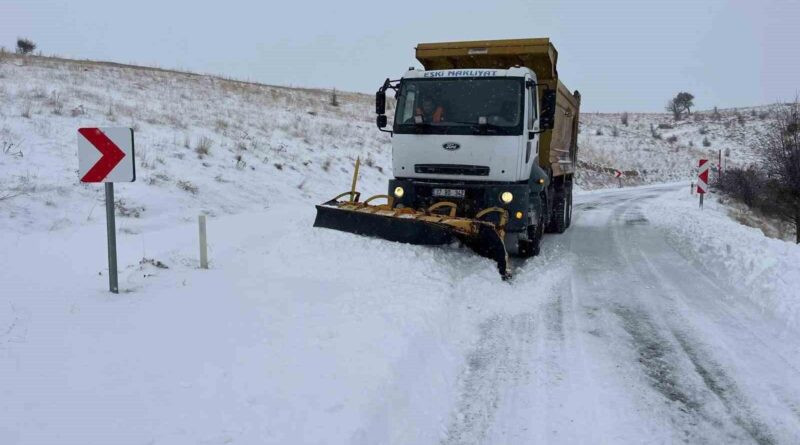 Kayseri'de Karla Mücadele: 223 Mahalle Yolu Ulaşıma Açıldı 1