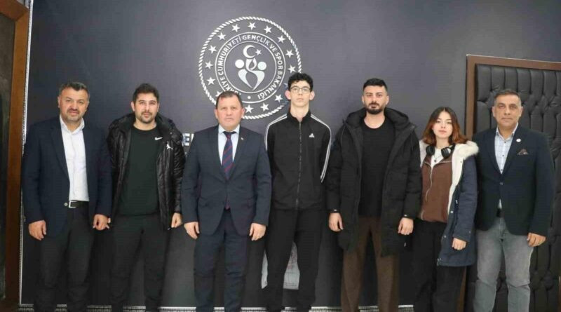 Kayseri Sporcuları Başarılarıyla İl Müdürü Kabakcı'yı Ziyaret Etti 1