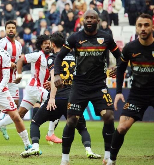 Kayserispor taraftarlarının Sivasspor maçındaki kötü tezahüratı.