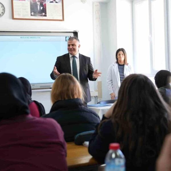 Kemal Bülbül Muğla Kız Anadolu İmam Hatip Lisesi'ni ziyaret ediyor-1