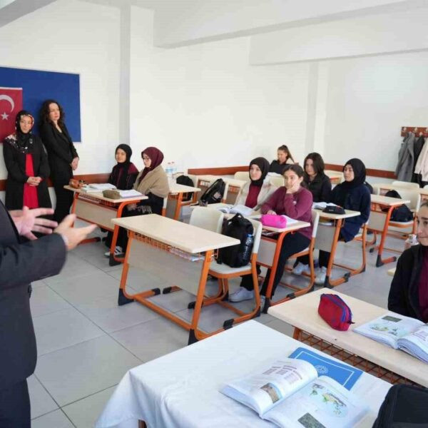 Kemal Bülbül Muğla Kız Anadolu İmam Hatip Lisesi'ni ziyaret ediyor-3