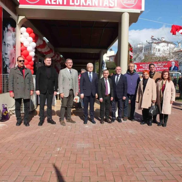 Kent Lokantası'nda yemek yiyen vatandaşlar-3