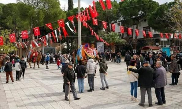 Kınık'ta 5. Geleneksel Folklorik Deve Gösterisi Festivali Başlıyor 1