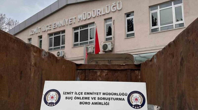 Kocaeli İzmit'te 1 Milyon 300 Bin TL Değerinde Akü Çalan 5 Hırsız Polis Tarafından Yakalandı 1