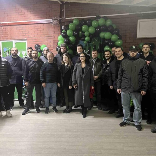 Kocaelispor taraftarları Sevgililer Günü'nde üyelik için koşuşturuyor.-1