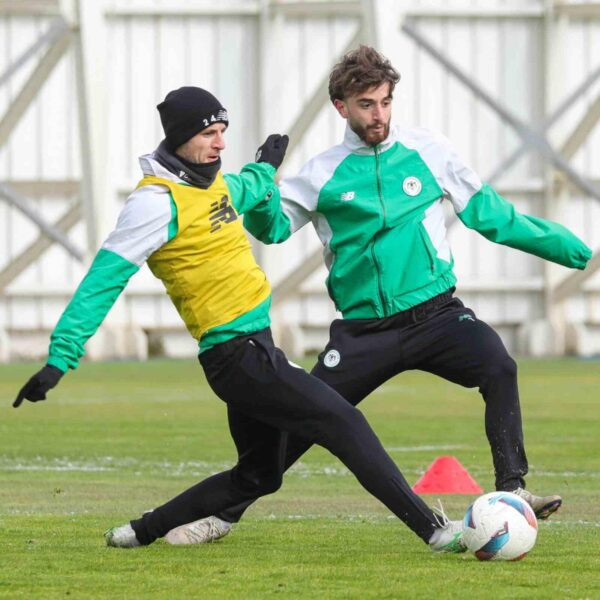 Konyaspor futbolcularının antrenmanı-1