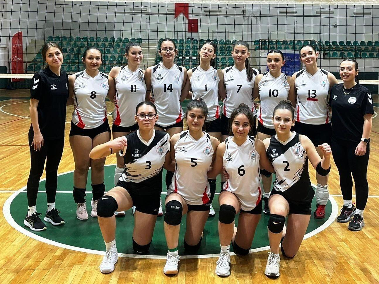 Körfez Gençlerbirliği SK Yıldız Kız Voleybol Takımı, Panterler Spor Kulübü’nü Yenip İkinci Galibiyetini Aldı