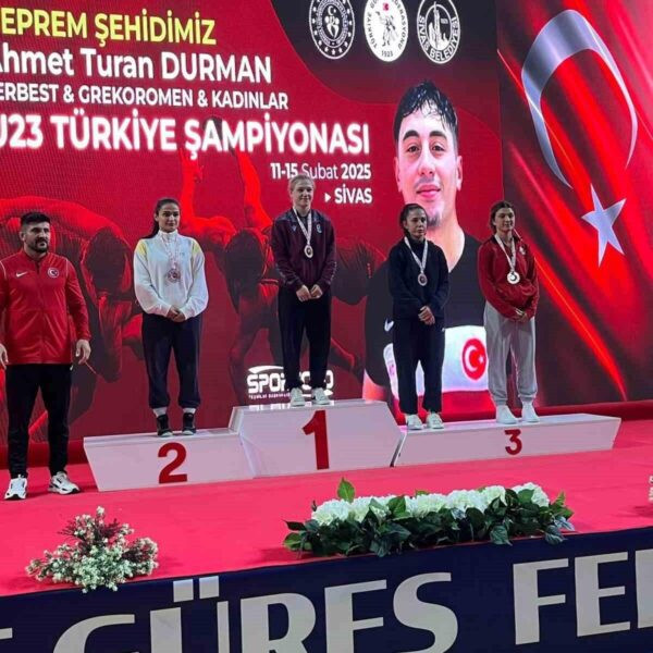 Kozanlı güreşçi Hatice Nur Sarı Türkiye Şampiyonu oldu.-1